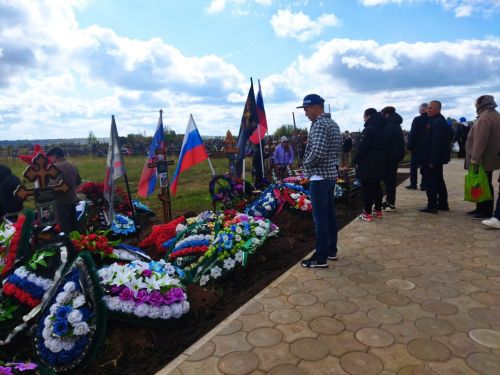 В Менделеевске в День Победы открыли мемориалы памяти героям СВО