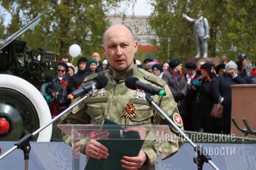 Эдуард Шарафиев зачитал менделеевцам поздравление Раиса республики с Днём Победы