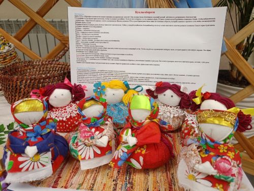 В Тат.Челнинском СДК оформлена выставка, посвящённая Дню народных промыслов «Народный мастер-это сила»