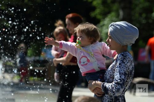 Как помочь малышу справиться с летней жарой