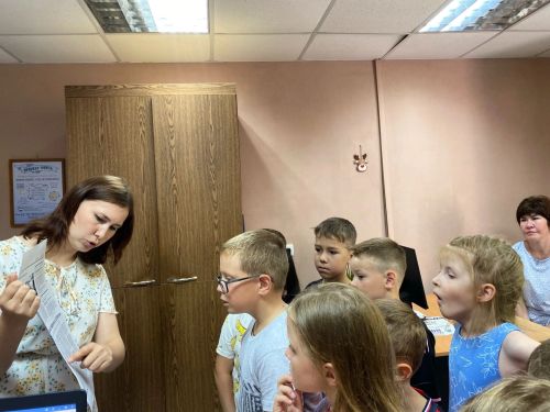 В редакции состоялась познавательная экскурсия для детей Химико-технологического лицея