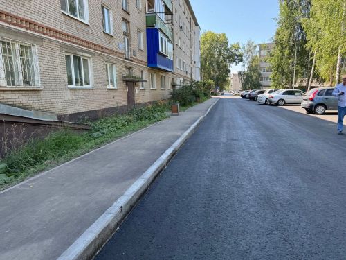 В Менделеевске идут работы по программе «Наш двор»