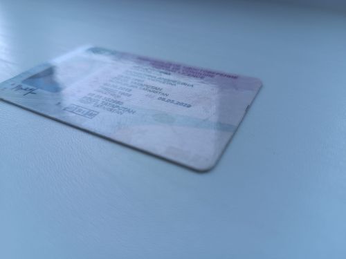 В Госдуме предложили выдавать водительские права на 15 лет