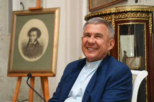 Раис Татарстана поздравляет с Днём семьи, любви и верности