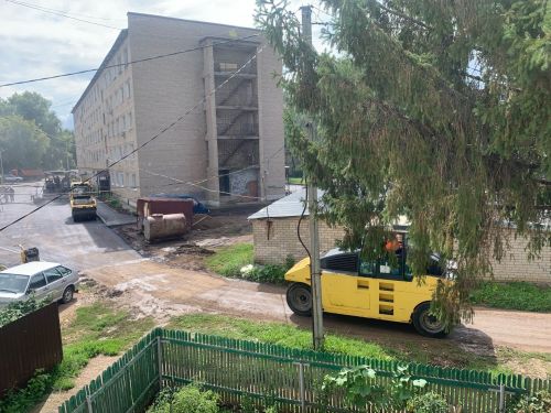 В Менделеевске продолжают благоустраивать дворы