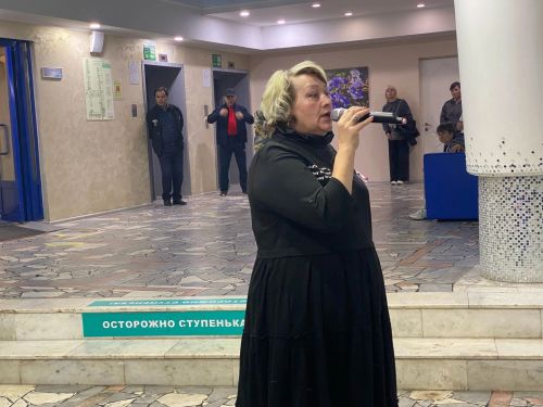 В Ижёвском поселении в поддержку мобилизованных земляков провели второй благотворительный концерт «Своих не бросаем!»