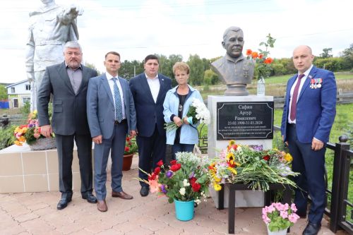 В селе Новый Кокшан открыли бюст герою СВО