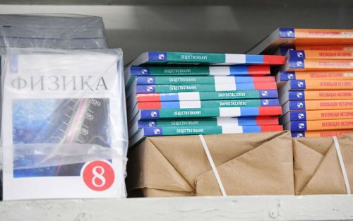 Школьники начнут изучать обществознание с девятого класса