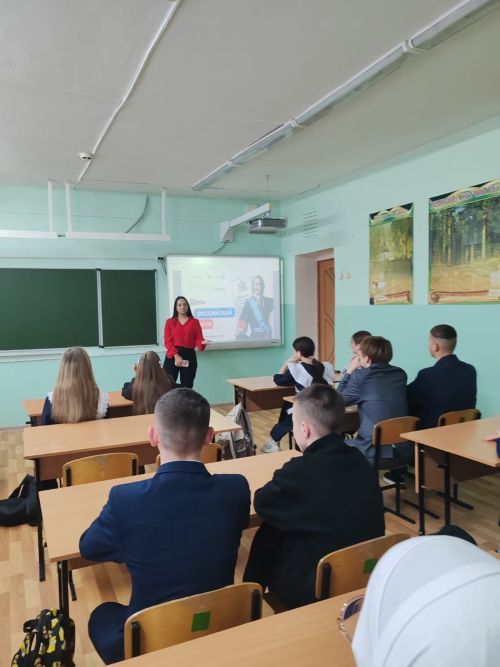 Учащимся школы №2 Менделеевска рассказали о важности СМИ