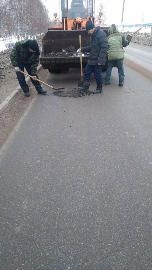 В Менделеевске идут работы по временным ремонтам дорожного покрытия