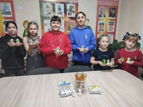 В приюте Камские зори прошёл мастер-класс по росписи фигурок из гипса