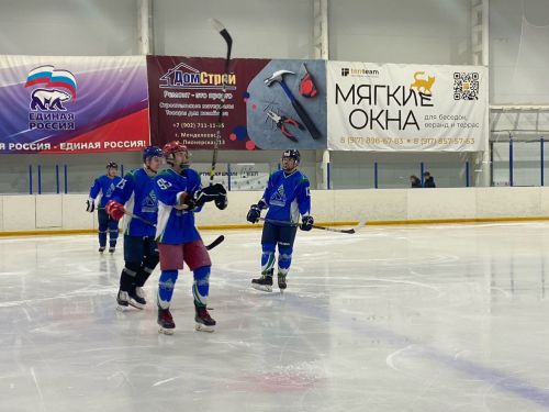 В Менделеевске состоялся хоккейный матч в рамках чемпионата 18+