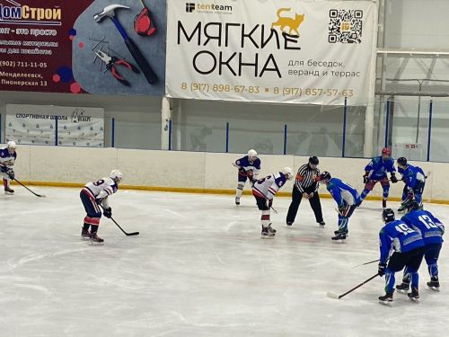 В Менделеевске состоялся хоккейный матч в рамках чемпионата 18+