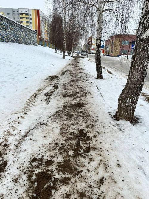 В связи с ухудшением погодных условий в Менделеевске ведутся работы по устранению гололеда