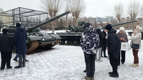 Менделеевцы побывали на Дне открытых дверей в Казанском танковом училище