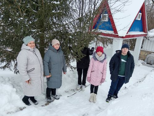 Подготовка к Крещению: очистка снега возле родника «Ак Чишмэ» в деревне Брюшли