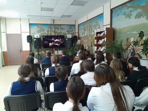 В Центральной библиотеке Менделеевска прошел час памяти «Герои блокадного Ленинграда»