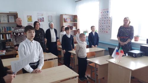 В Брюшлинской школе торжественно открыли Год защитника Отечества