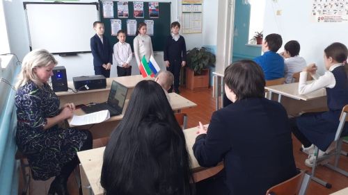 В Брюшлинской школе торжественно открыли Год защитника Отечества