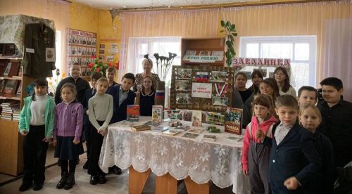 В преддверии Дня снятия блокады Ленинграда ученики Тихоновской школы посетили экскурсию в местную библиотеку