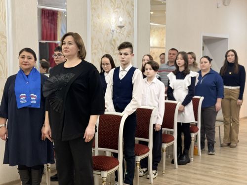 Девятнадцать школьников из Менделеевска получили свои первые паспорта в торжественной обстановке