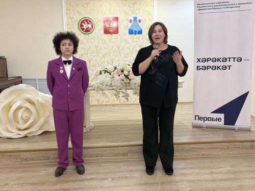 Девятнадцать школьников из Менделеевска получили свои первые паспорта в торжественной обстановке