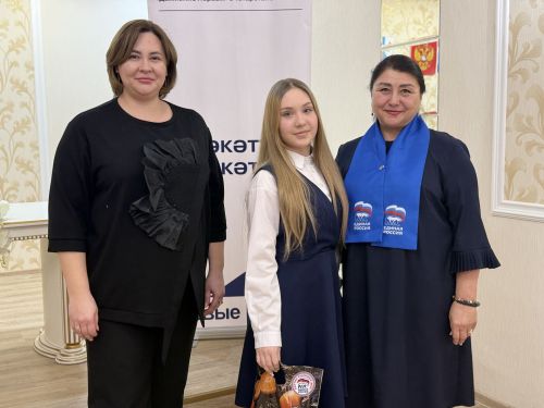 Девятнадцать школьников из Менделеевска получили свои первые паспорта в торжественной обстановке