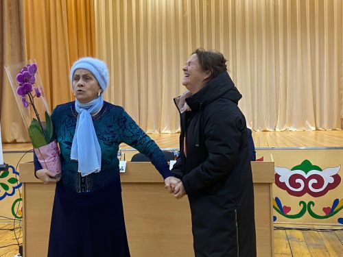 В Бизяках на сходе был вручён необычный подарок
