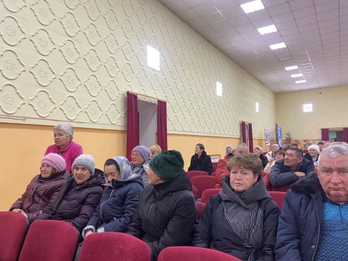В Бизяках на сходе был вручён необычный подарок