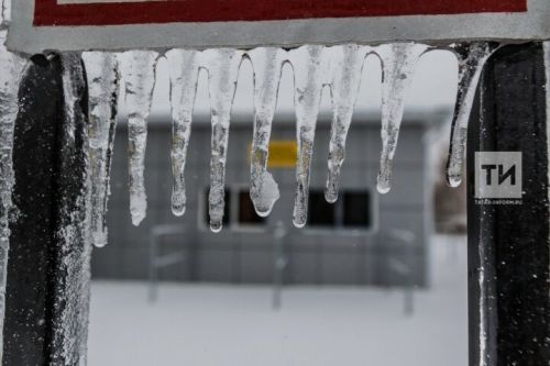 Управляющая компания «Нептун +» разъяснила, кто должен очищать балкон от сосулек и снега