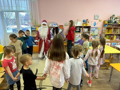 «Первые» Менделеевского района устроили праздник в честь дня Деда Мороза и Снегурочки