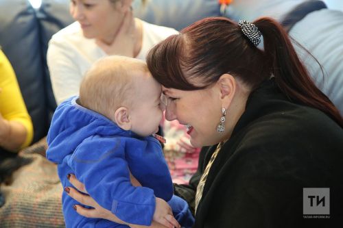 Молодых родителей в Татарстане обеспечат бесплатной социальной няней