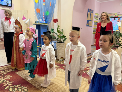 Коллектив и воспитанники детского сада «Рябинушка» Менделеевска презентовали  детскую химическую лабораторию «НАХИМИЧИМ»