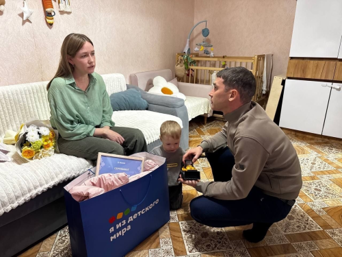 Глава Менделеевского района Роберт Искандаров навестил семью бойца СВО