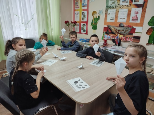 Белые журавлики памяти: воспитанники приюта «Камские зори» приняли участие в трогательной акции
