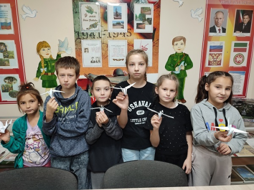 Белые журавлики памяти: воспитанники приюта «Камские зори» приняли участие в трогательной акции