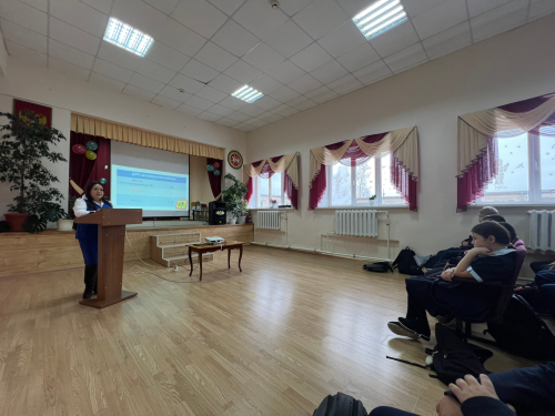 Осенние каникулы — время напомнить о ПДД: в школе №2 прошла профилактическая беседа