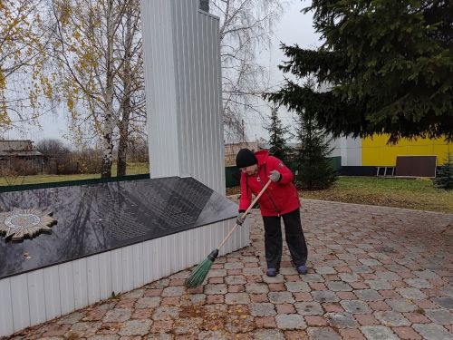 Активные субботники продолжаются в Менделеевском районе