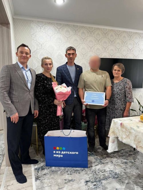 Глава Менделеевского района поздравил участника СВО с рождением третьей дочери