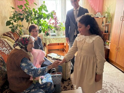 101 год мудрости и стойкости: в Менделеевске отпраздновали день рождения долгожительницы Ямили Хайретдиновой