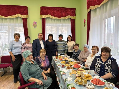 Тойгузинский народный театр «Дөрешкәй» отметил День пожилых людей праздником «День добра и уважения»