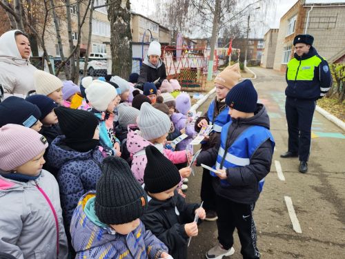 В Менделеевске прошла акция «Безопасный переход»: детям напомнили правила дорожного движения