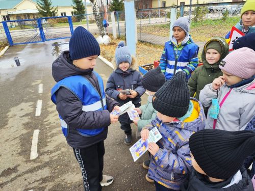 В Менделеевске прошла акция «Безопасный переход»: детям напомнили правила дорожного движения
