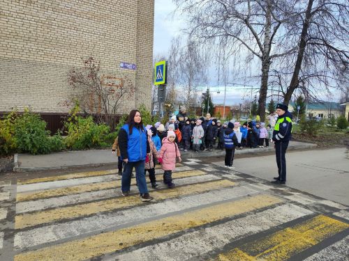 В Менделеевске прошла акция «Безопасный переход»: детям напомнили правила дорожного движения