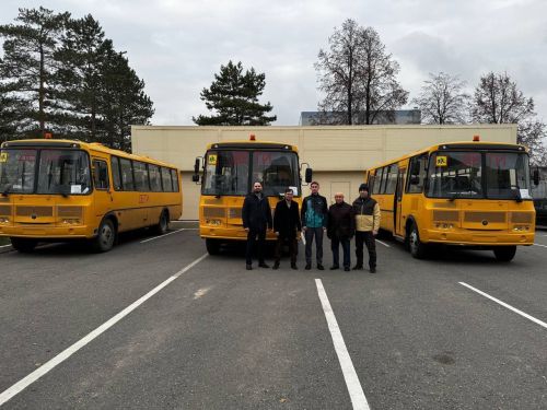 Управлению образования Менделеевска передали три новых школьных автобуса