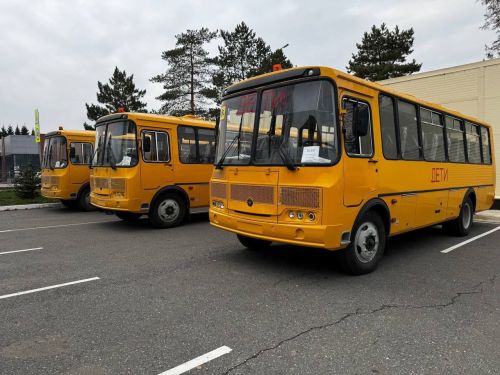 Управлению образования Менделеевска передали три новых школьных автобуса