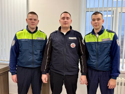 Сотрудникам полиции Менделеевска в профессиональный праздник вручили заслуженные награды