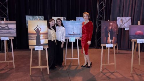 В Менделеевске открылась фотовыставка «Пойманы в кадр»