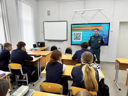 Школьникам Менделеевска рассказали о вузах МЧС России