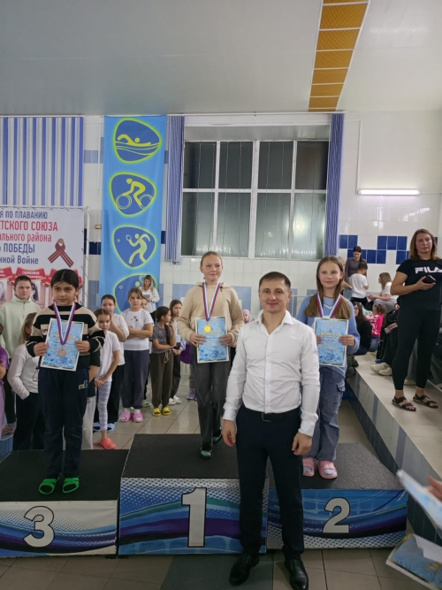 Соревнования по плаванию в «Нептуне» Менделеевска:более 100 детей открыли сезон 2025-2026